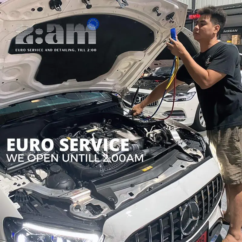ช่างตรวจเช็กระบบแอร์และเครื่องยนต์ Mercedes-Benz ที่ 2AM Euro Service
