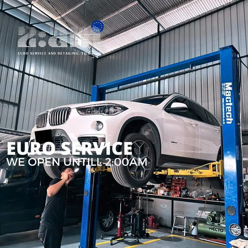 ช่างตรวจเช็กช่วงล่าง BMW X1 บนลิฟต์ยกรถที่ 2AM Euro Service