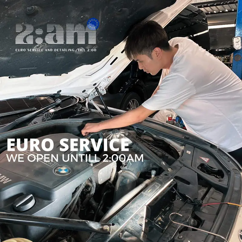 ช่างตรวจเช็กเครื่องยนต์ BMW และระบบภายในห้องเครื่องที่ 2AM Euro Service